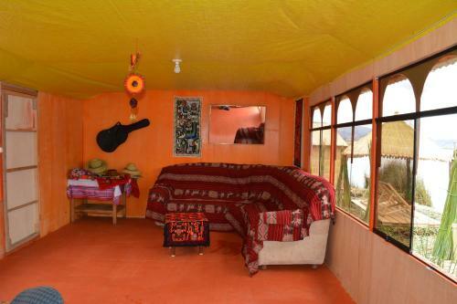 Uros Aruntawi Lodge