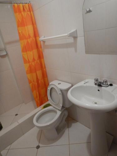 Hostal La Casa De Gloria B&B
