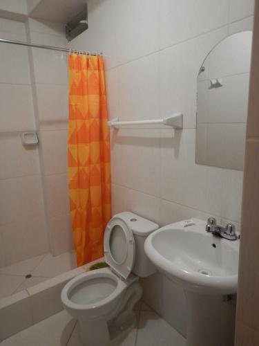 Hostal La Casa De Gloria B&B