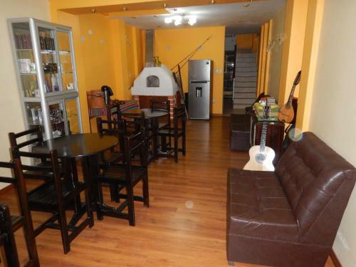 Hostal La Casa De Gloria B&B