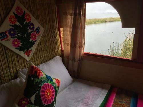 Uros Tikarani Lodge
