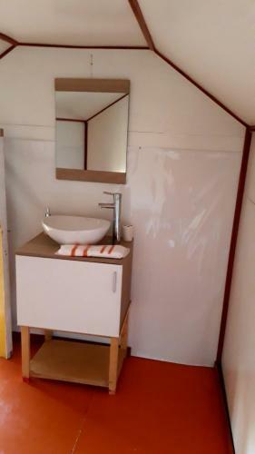 Hostal Uros Lupaka Lodge Hotel