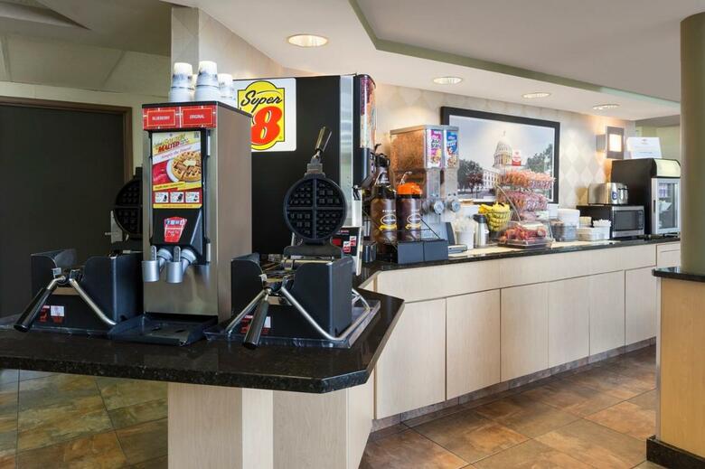Hotel Super 8 Madison South