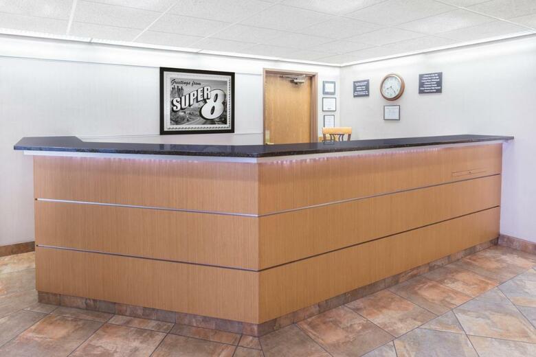 Hotel Super 8 Madison South