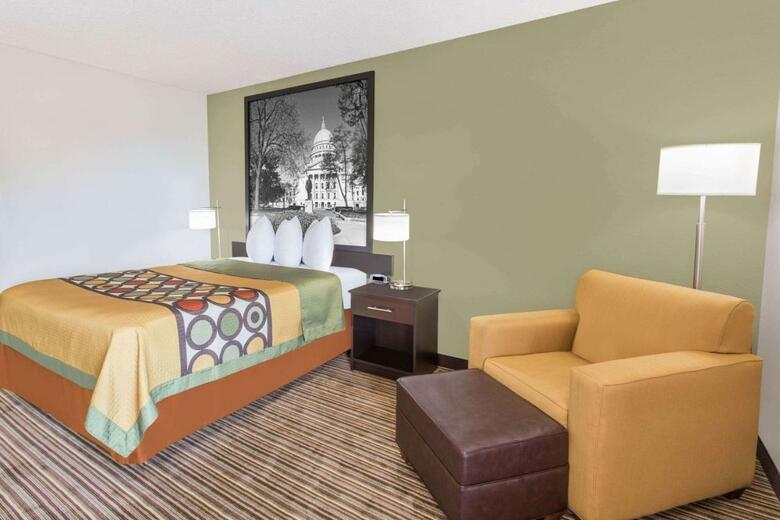 Hotel Super 8 Madison South