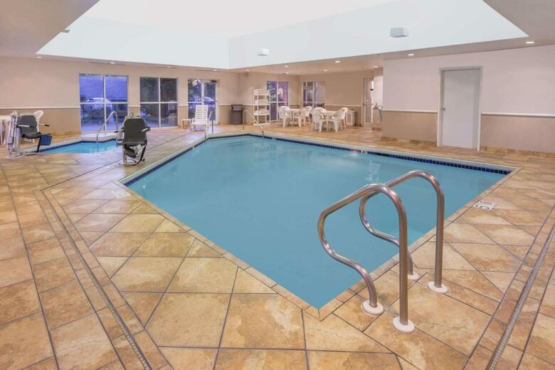 Hotel Super 8 Madison South