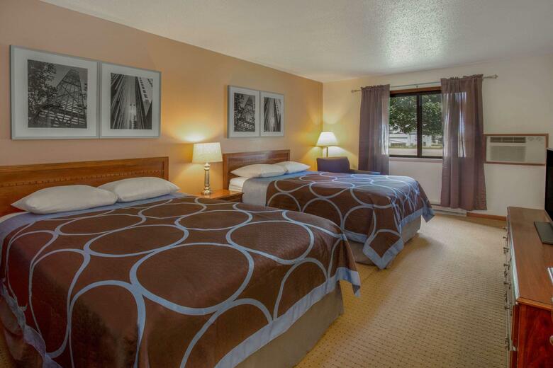 Hotel Super 8 Oshkosh Airport