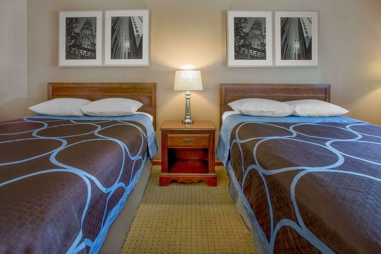 Hotel Super 8 Oshkosh Airport