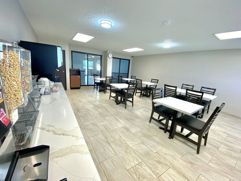 Hotel Super 8 Oshkosh Airport