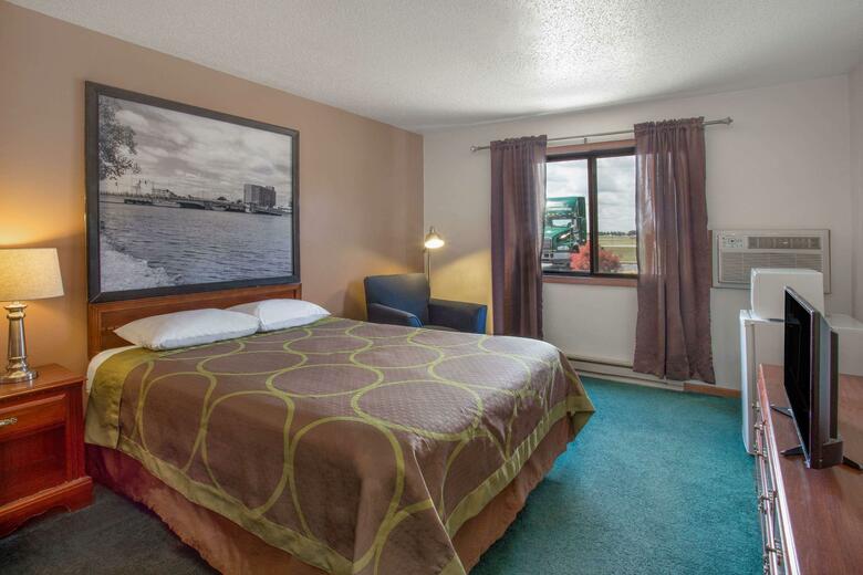 Hotel Super 8 Oshkosh Airport