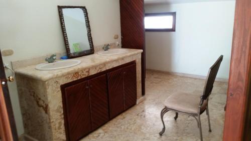 Villa With Large Pool, Near Beach