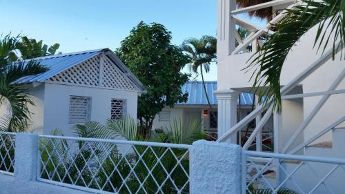 Hostal Bayahibe Guest House Hotel
