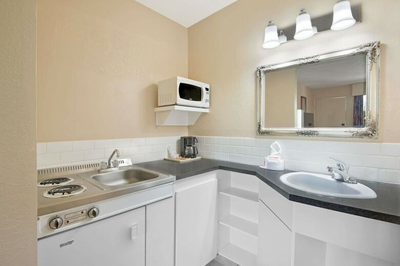 Hotel Howard Johnson Inn Red Deer