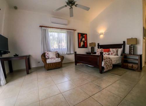 Villa 5 Min From The Beach!