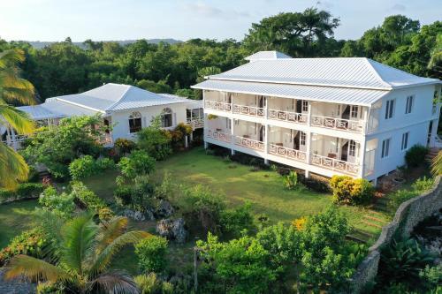 Hotel Todo Blanco