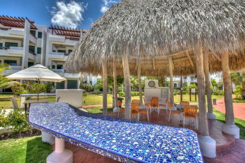 Apartamento Oceanfront Apt With Pool Views In Stanza Mare