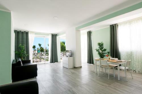 Aparthotel Ducassi Suites Beach Club & Spa Rooftop Pool