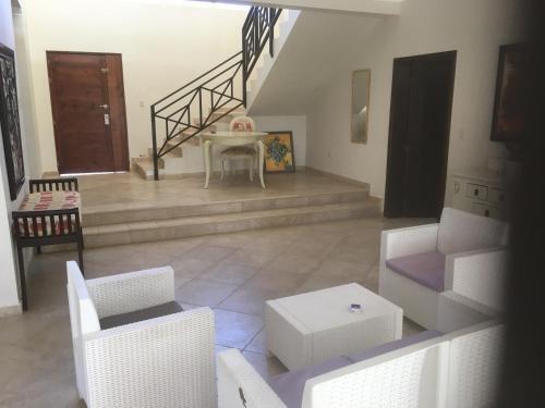 Villa 90. Calle De Bouganvillas
