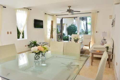 Las Olas Luxury Villas #4