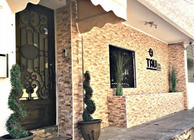 Hotel Tau Casa Reyes