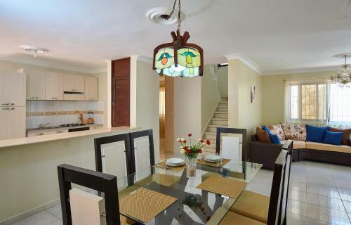 Villa Zunilda Holiday Home