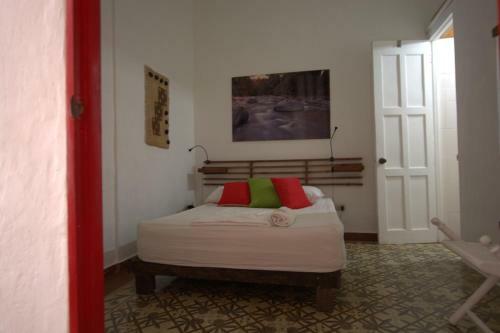 Hostal La Puerta Roja Guess House