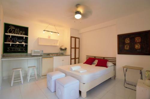 Hostal La Puerta Roja Guess House