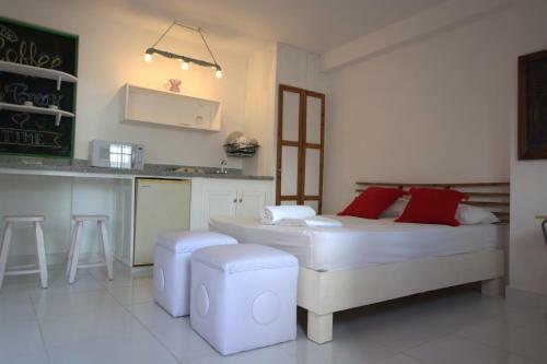 Hostal La Puerta Roja Guess House
