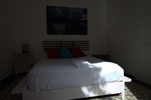 Hostal La Puerta Roja Guess House