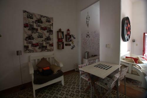 Hostal La Puerta Roja Guess House