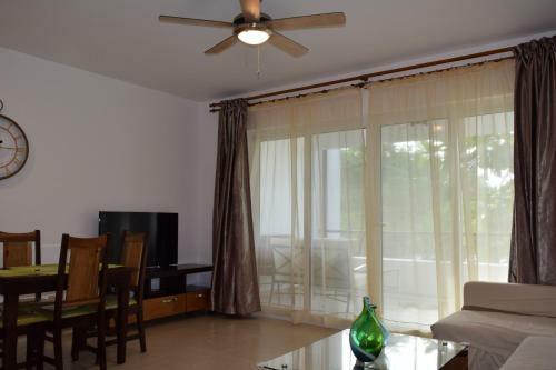 Comfortable Apartment In Caribbean Paradise