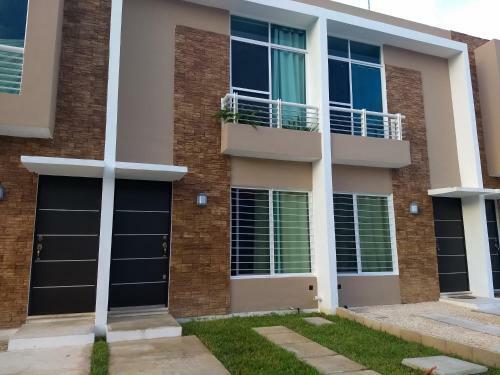 Casa Minimalista Con Transportaci�n