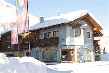Hotel Zodiac House