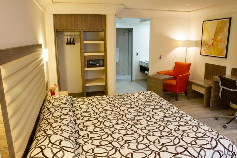 Econo Express Hotel