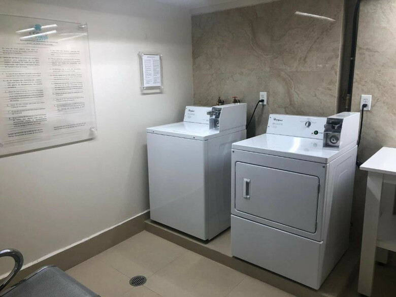 Econo Express Hotel