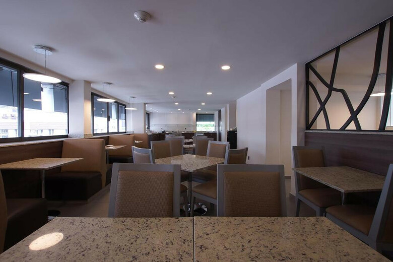 Econo Express Hotel