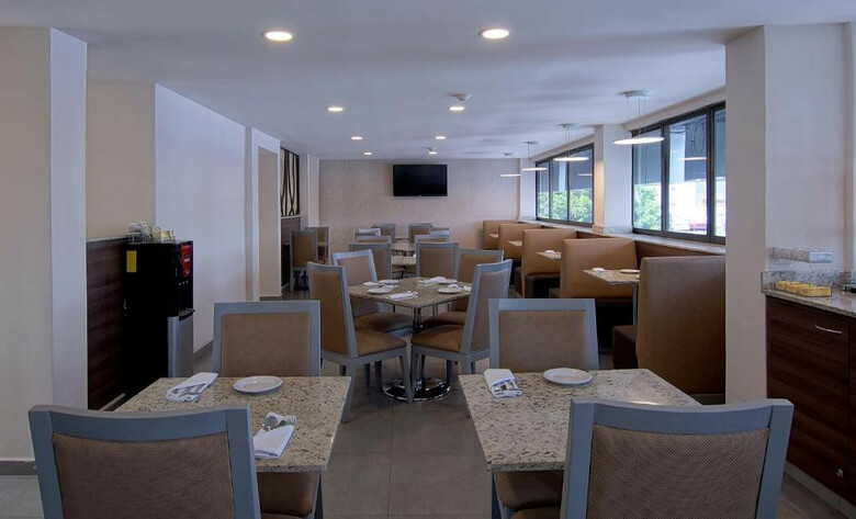 Econo Express Hotel