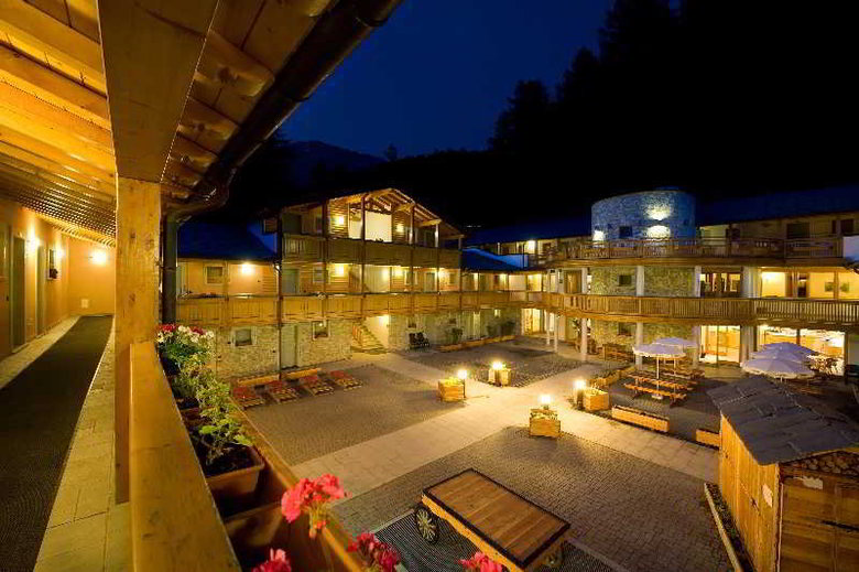 Boscone Suite Hotel