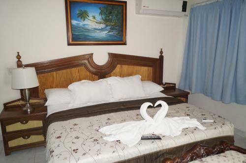 Chichis And Charlies Beachfront Hotel