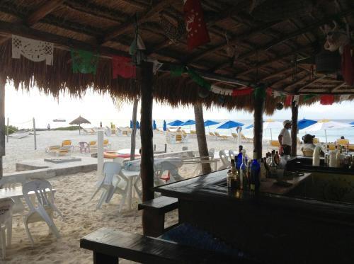 Chichis And Charlies Beachfront Hotel