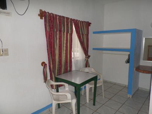 Hotel Y Bungalows Emmanuel