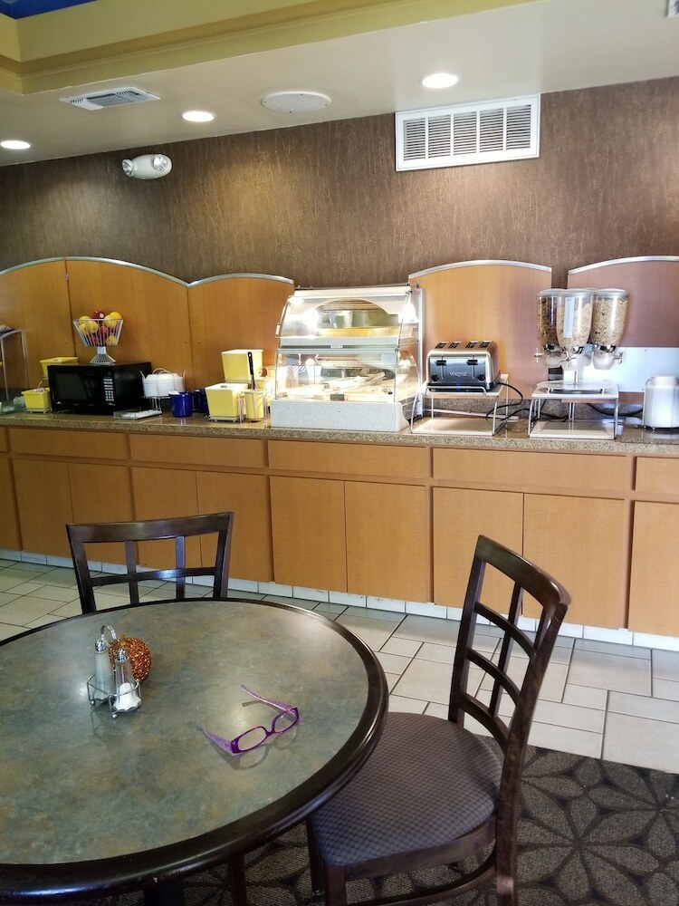 Hotel Holiday Inn Express Tulsa (central)