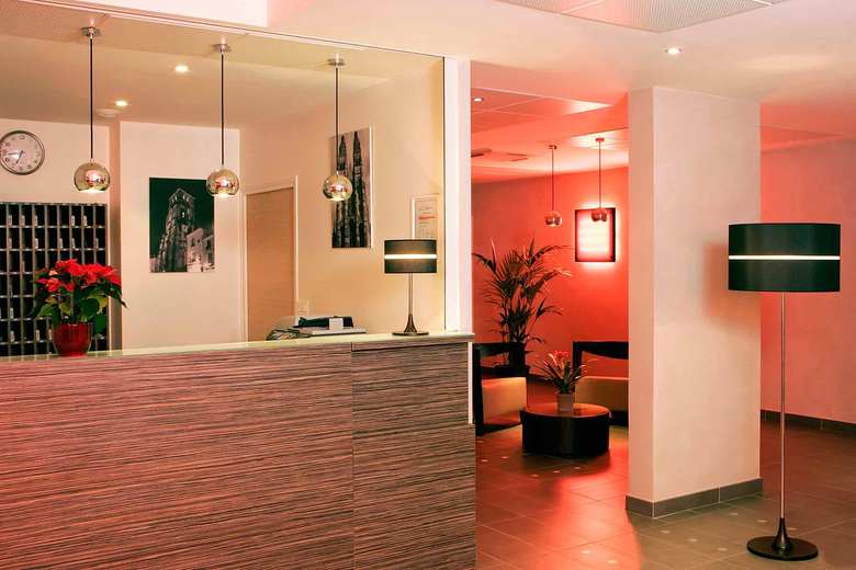 Hotel Tours(.)