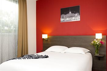 Hotel Tours(.)