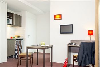 Hotel Tours(.)