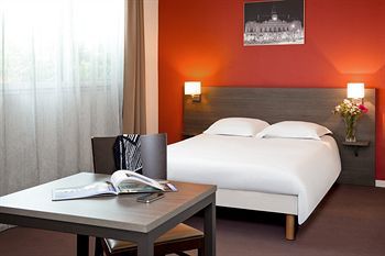Hotel Tours(.)