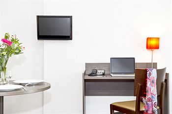 Hotel Tours(.)