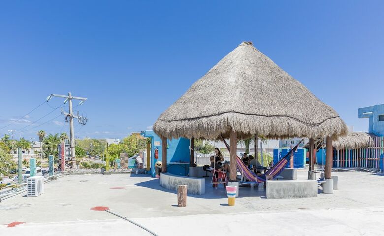 Hostel Playa By The Spot