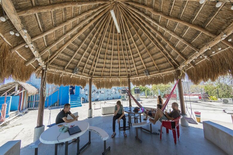 Hostel Playa By The Spot