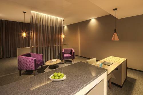 Hotel Kharma Suites